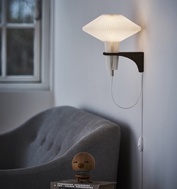 204 The Mushroom Limited Edition væglampe, sort eg - KUN HOS OS